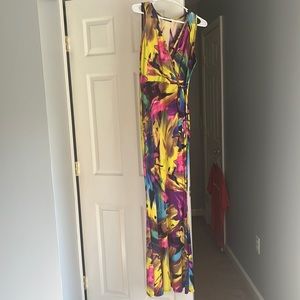 Cute/sassy multi color maxi dress. Large stretchy material